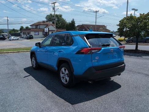 Used 2019 Toyota RAV4 LE w/ Carpet Mat Package AWD/4WD image 7