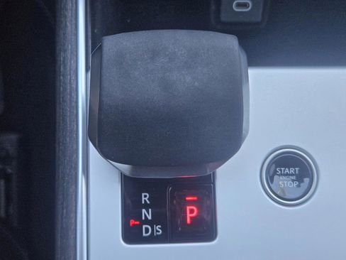 Used 2025 Land Rover Range Rover Long Wheelbase SE AWD/4WD image 22