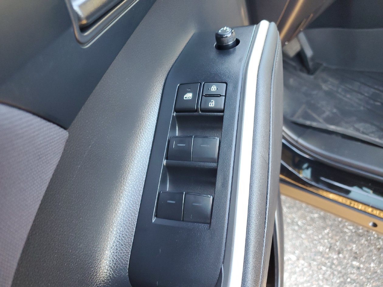 Used 2023 Toyota Highlander L FWD image 16