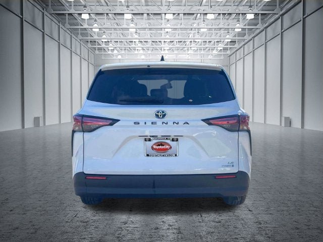 Used 2022 Toyota Sienna LE FWD image 9