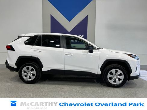 Used 2025 Toyota RAV4 LE AWD/4WD image 4