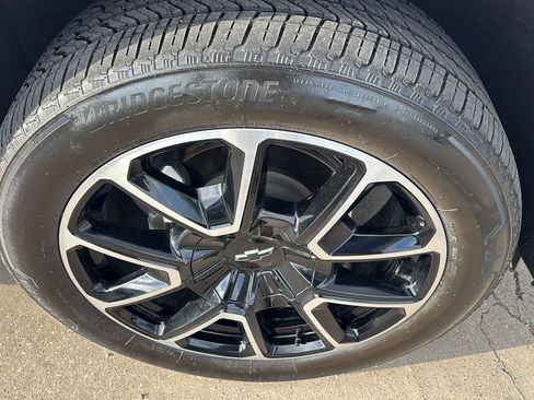 Certified 2024 Chevrolet Suburban RST image 10