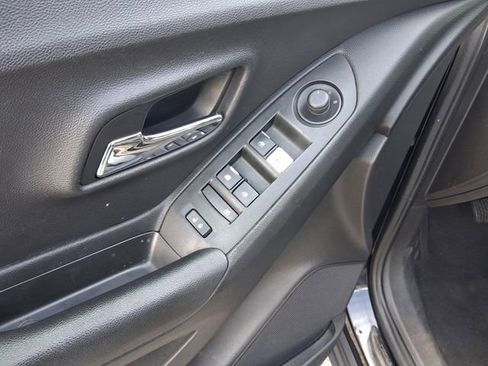 Used 2020 Chevrolet Trax LS image 14