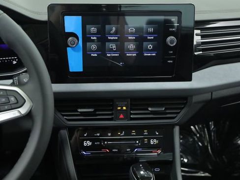 New 2026 Volkswagen Jetta SE FWD image 16