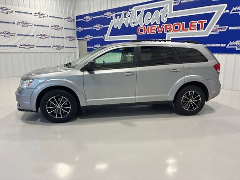 Used 2017 Dodge Journey SE w/ Flexible Seating Group FWD image 3