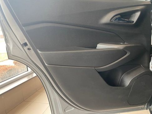 Used 2024 Chevrolet Trax RS w/ Sunroof Package image 9