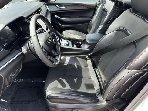 Used 2024 Jeep Grand Cherokee Altitude image 10