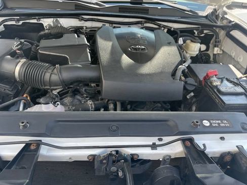 Used 2017 Toyota Tacoma SR w/ Tow Package AWD/4WD image 22