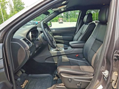 Used 2021 Jeep Grand Cherokee Laredo X AWD/4WD image 13