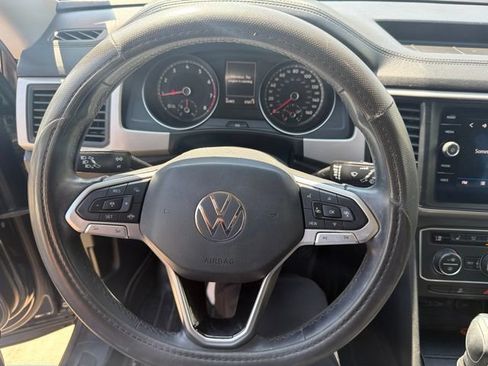 Used 2021 Volkswagen Atlas SE w/ Panoramic Sunroof Package FWD image 5