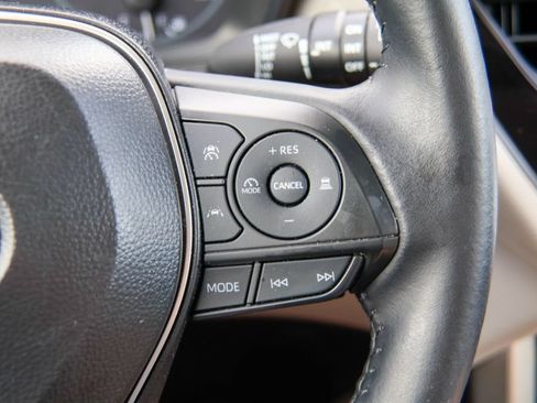 Used 2025 Toyota Corolla Cross LE FWD image 14