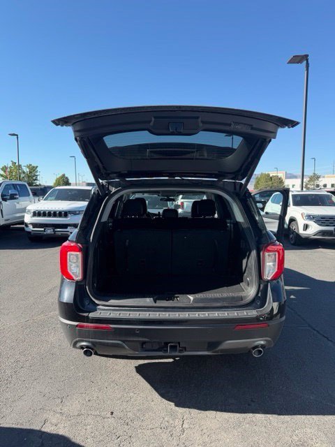 Used 2024 Ford Explorer XLT w/ Equipment Group 202A AWD/4WD image 17
