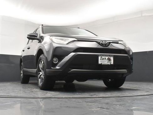 Used 2018 Toyota RAV4 XLE AWD/4WD image 19