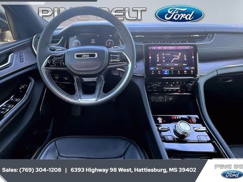 Used 2023 Jeep Grand Cherokee Overland image 5