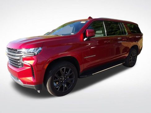 Used 2023 Chevrolet Suburban LT w/ LT Signature Plus Package image 12