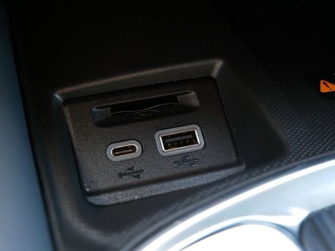 Used 2023 Buick Enclave Essence image 20