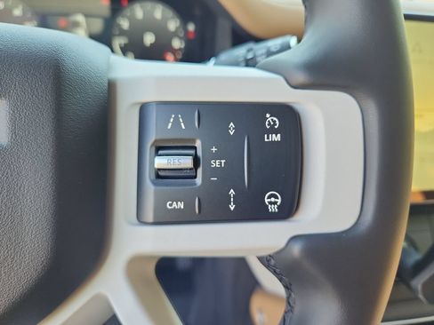 New 2026 Land Rover Defender 110 X-Dynamic SE AWD/4WD image 18