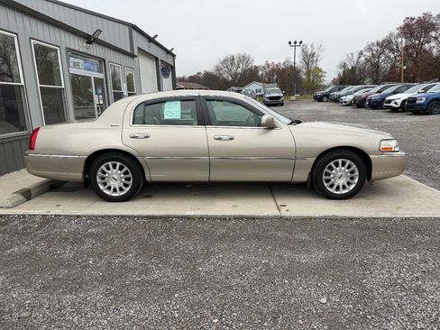 Used 2006 Lincoln Town Car Signature image 8