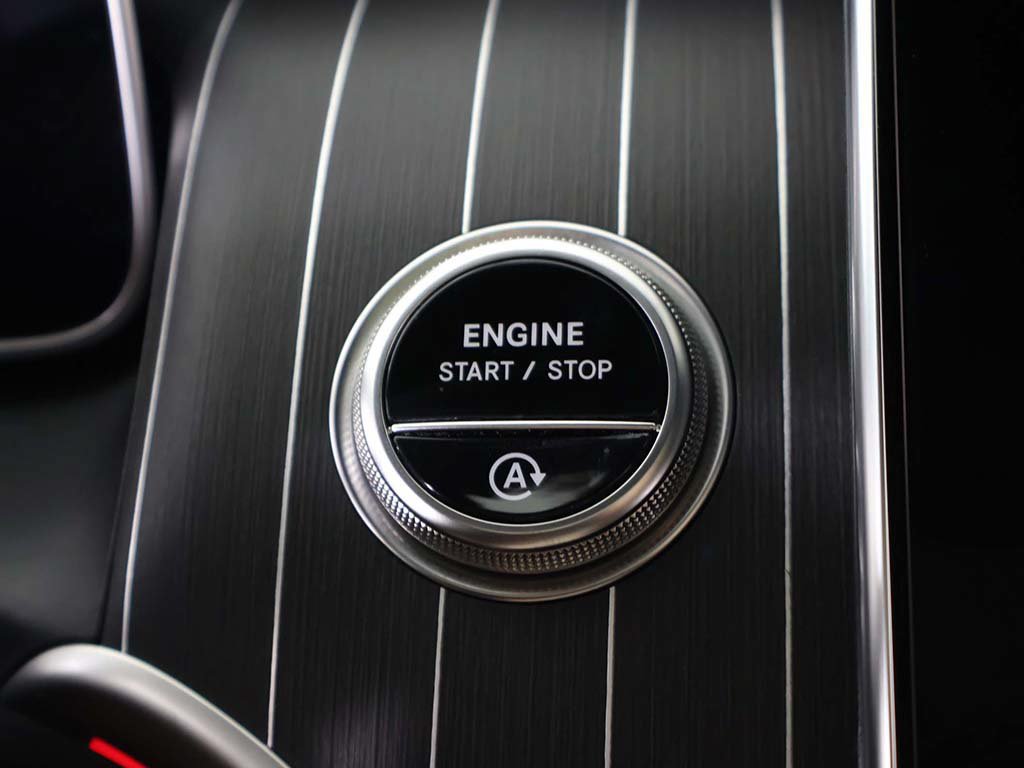 Used 2025 Mercedes-Benz GLC 300 4MATIC image 43