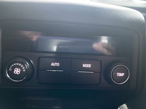 Used 2023 GMC Acadia SLE w/ Driver Convenience Package image 13