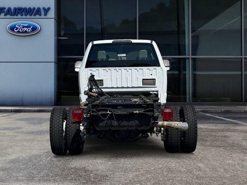 Used 2019 Ford F450 XL w/ Power Equipment Group image 6