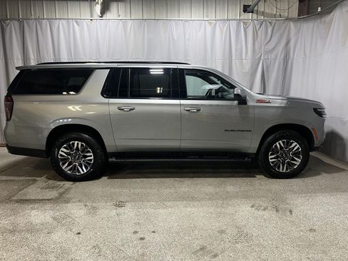 Used 2025 Chevrolet Suburban Z71 AWD/4WD image 5