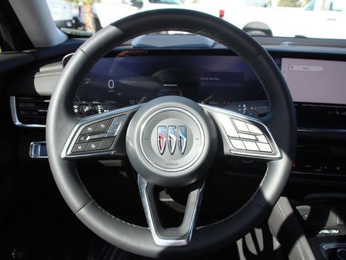 Used 2025 Buick Envision Preferred AWD/4WD image 16