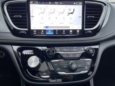 New 2026 Chrysler Pacifica Limited w/ Trailer Tow Group image 27