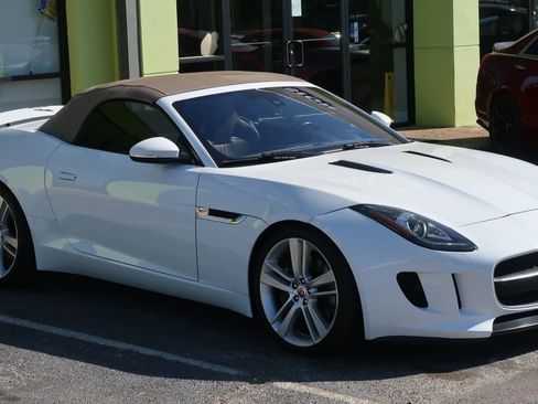 Used 2017 Jaguar F-TYPE Convertible image 5