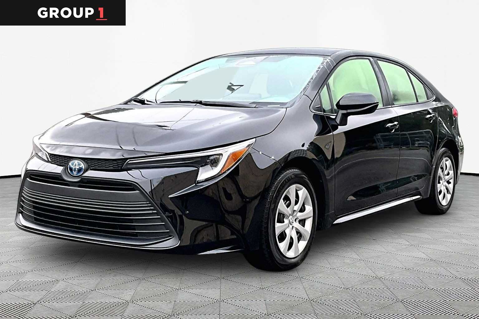 Used 2025 Toyota Corolla LE w/ Convenience Package FWD image 1