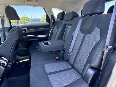 Used 2021 Kia Sorento LX image 16