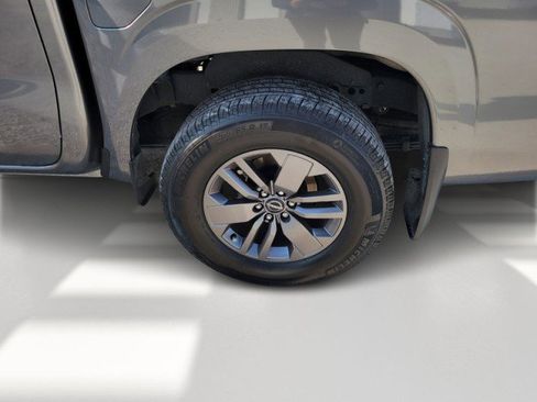 Used 2025 Nissan Frontier SV image 6