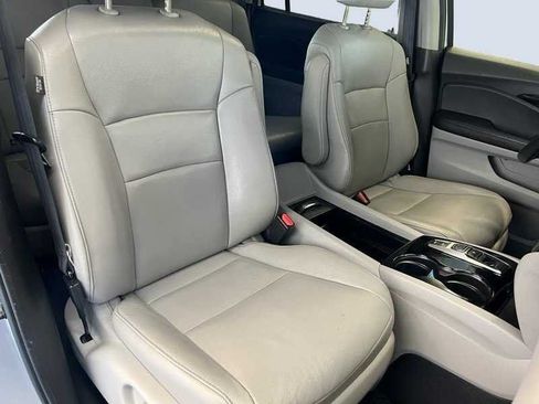 Used 2017 Honda Pilot Touring image 16