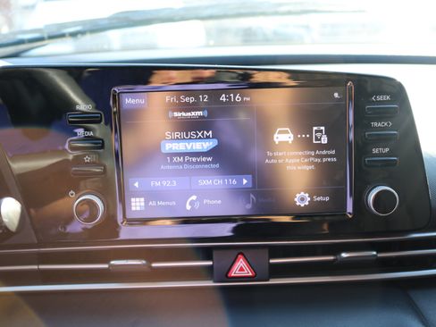 Used 2021 Hyundai Elantra SE image 18