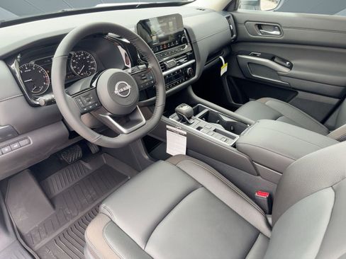 New 2025 Nissan Pathfinder SL w/ Black Appearance Package image 4