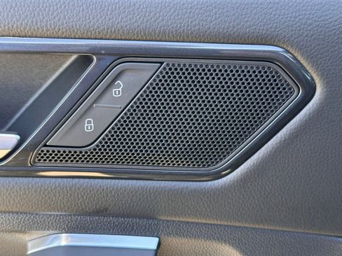 Used 2022 Volkswagen Tiguan SE R-Line image 21