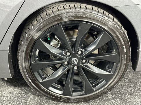 Certified 2023 Nissan Maxima SR w/ Sport Mat Group image 14