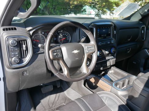 Used 2021 Chevrolet Silverado 1500 High Country w/ Technology Package image 4