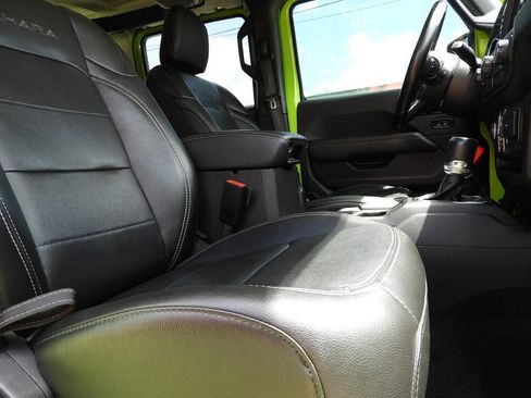 Used 2021 Jeep Wrangler Unlimited Sahara w/ Uconnect 4C Nav & Sound Group AWD/4WD image 36