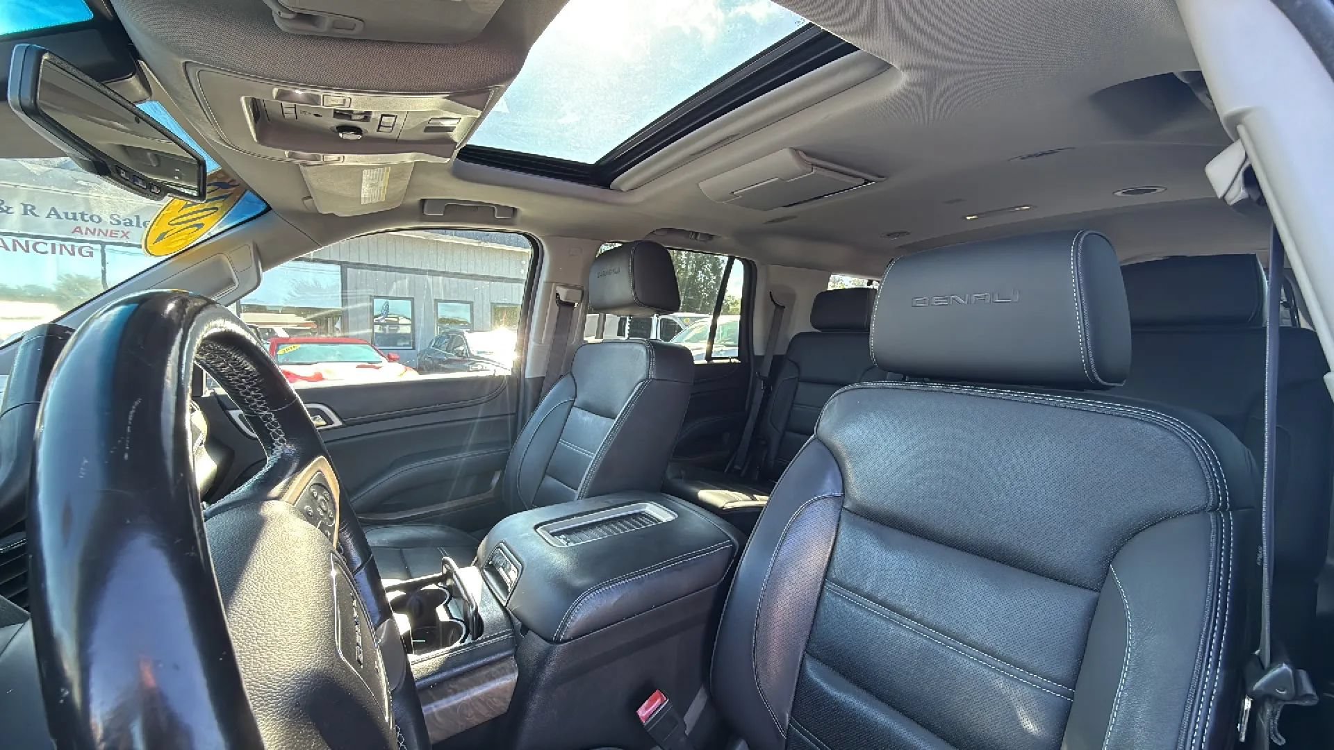Used 2018 GMC Yukon Denali w/ Denali Ultimate Package AWD/4WD image 10