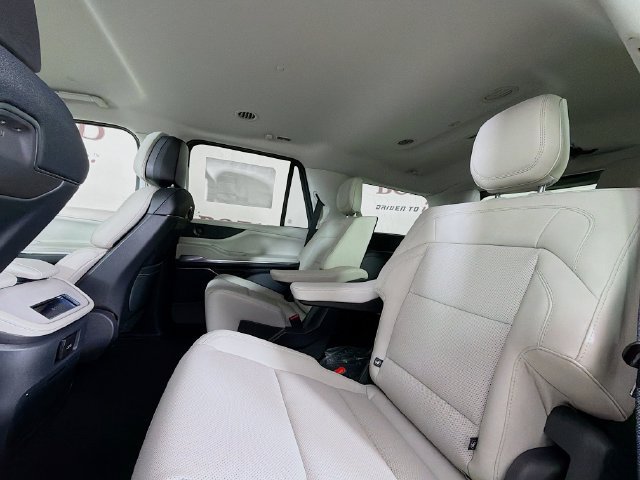 New 2026 Lincoln Navigator Premiere AWD/4WD image 26