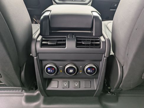 Used 2025 Land Rover Defender 110 X-Dynamic SE image 24