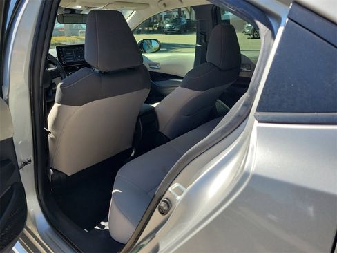 Used 2021 Toyota Corolla LE image 9