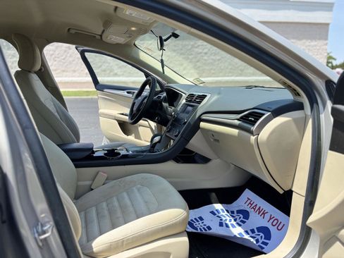 Used 2015 Ford Fusion SE FWD image 10
