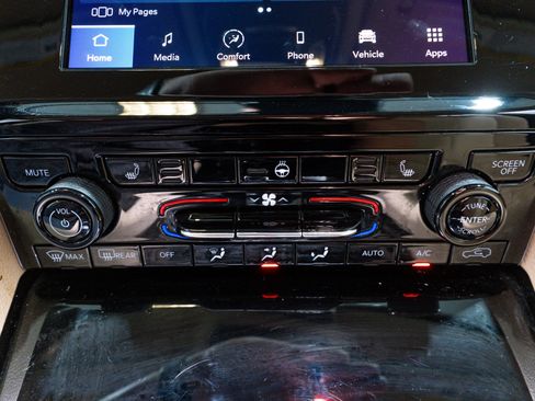 Used 2022 Jeep Grand Cherokee L Limited image 24