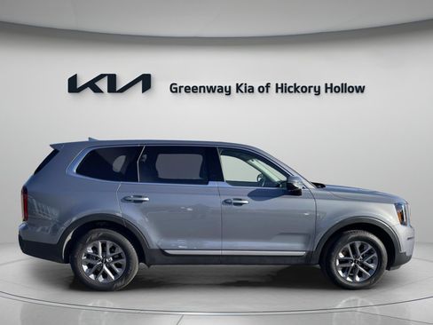 Certified 2025 Kia Telluride LX image 8