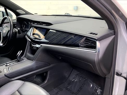 Used 2024 Cadillac XT6 Premium Luxury FWD image 24
