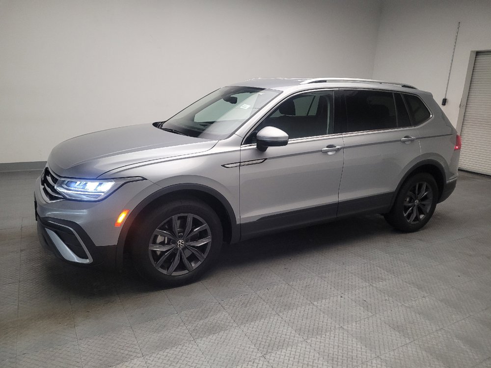 Used 2023 Volkswagen Tiguan SE FWD image 2