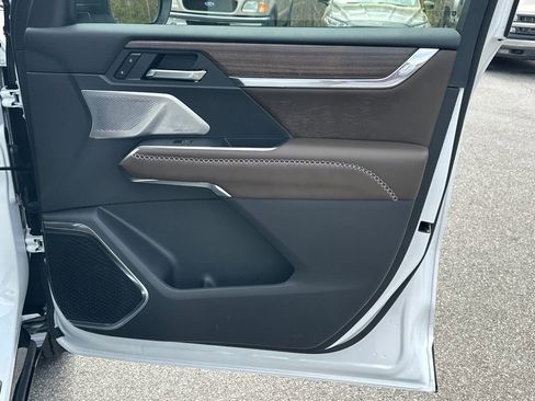 New 2026 GMC Acadia Denali Ultimate w/ LPO, Floor Liner Package FWD image 15