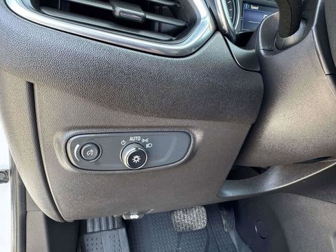 Used 2024 Chevrolet Equinox LT w/ LPO, Floor Liner Package FWD image 11